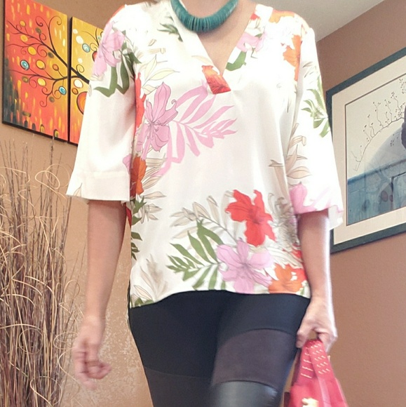 Beautiful blouse - Picture 2 of 7